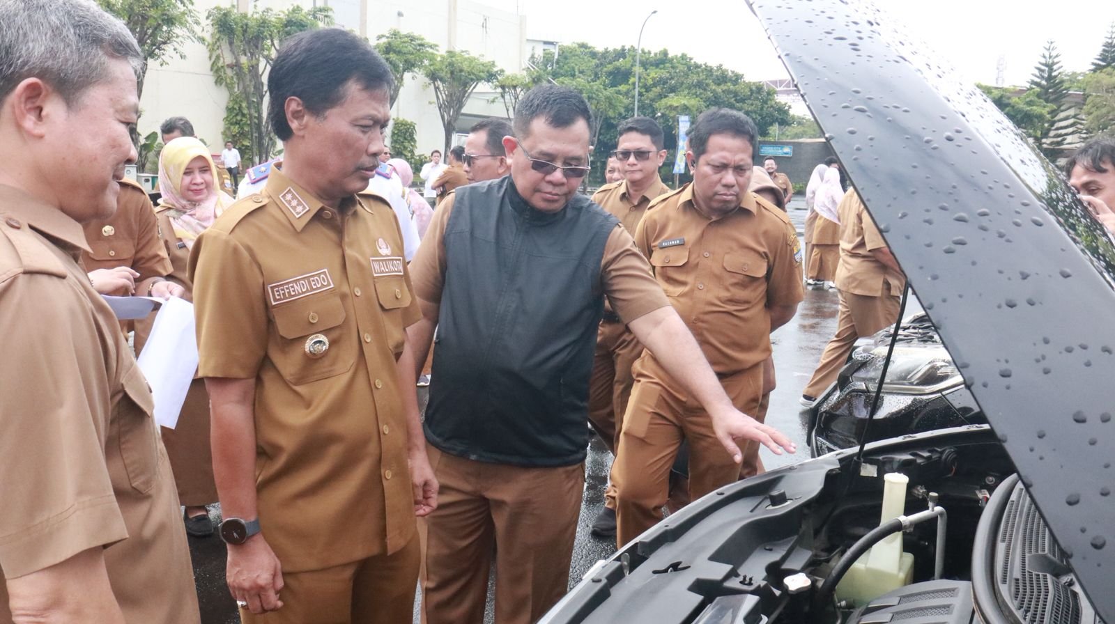 Pastikan Kelayakan Aset, Wali Kota Cirebon Pimpin Apel Pengecekan Ratusan Kendaraan Dinas untuk Performa Pelayanan Publik yang Masif