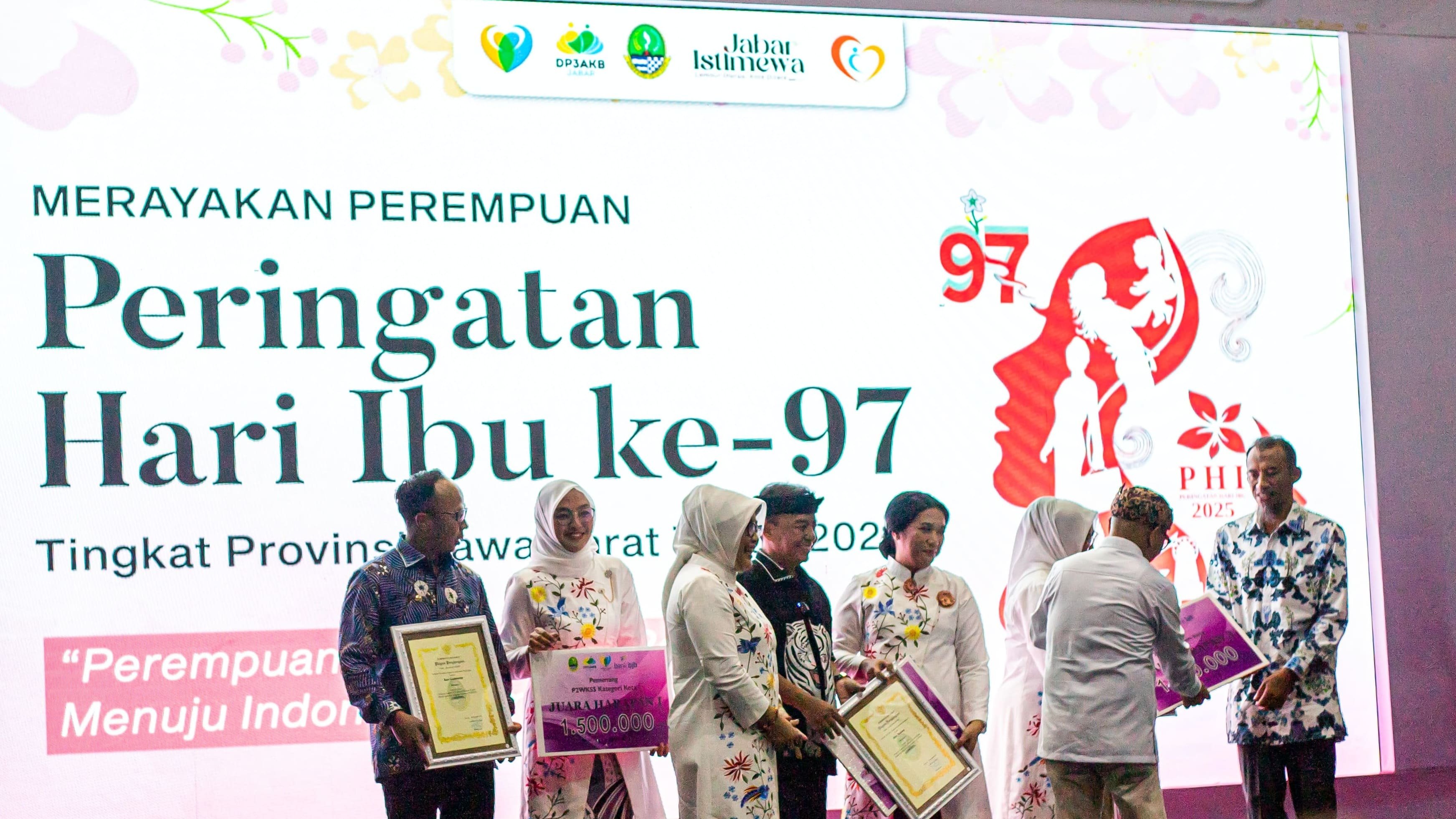 Momentum Hari Ibu ke-97,Kota Cirebon Raih Penghargaan Gubernur Jawa Barat atas Pelaksanaan P2WKSS Tahun 2025