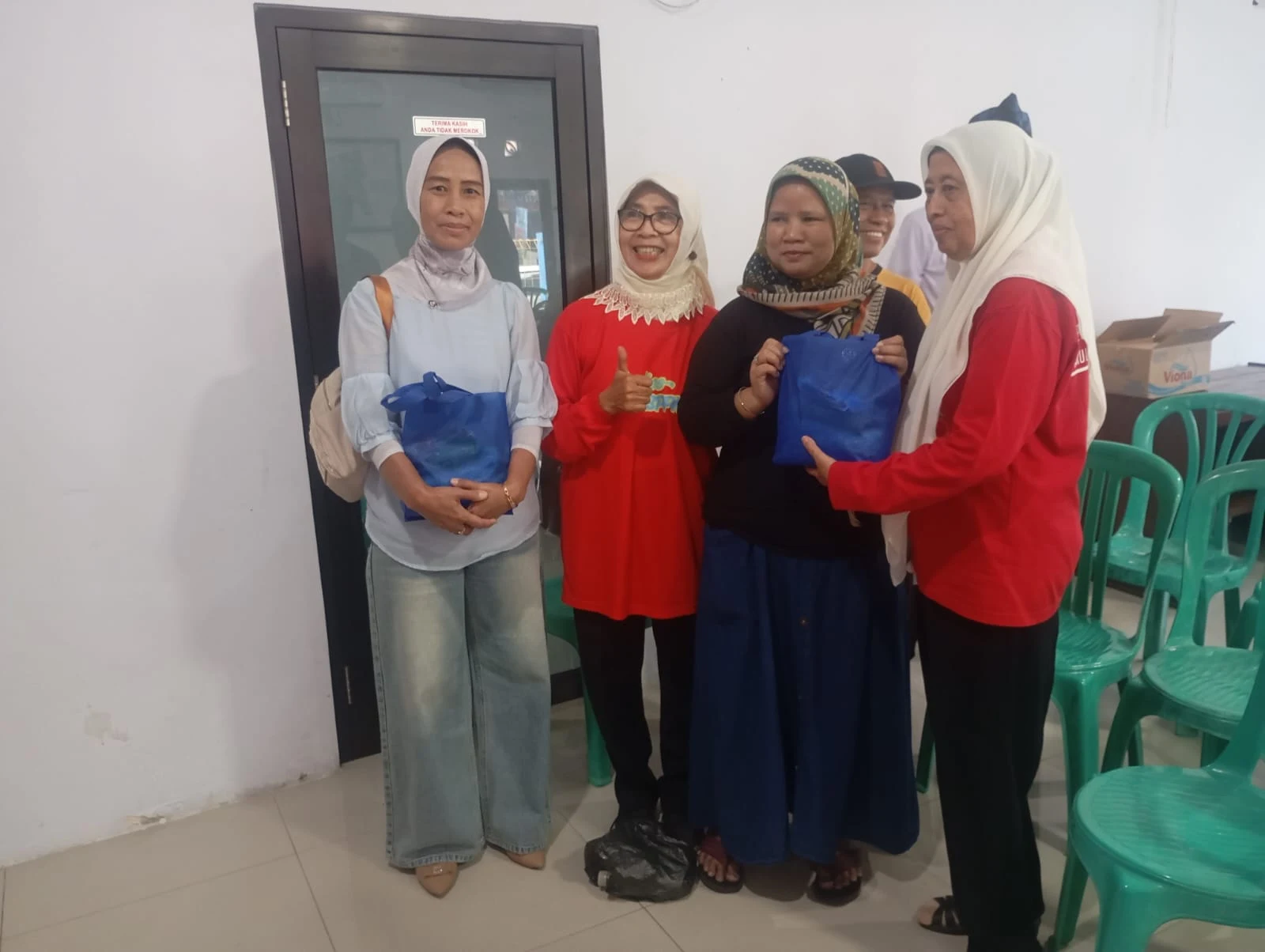 Kegiatan Sosial Tim LEDIES PCC dan BPPKD Kota Cirebon di RW 15 Galunggung Asih